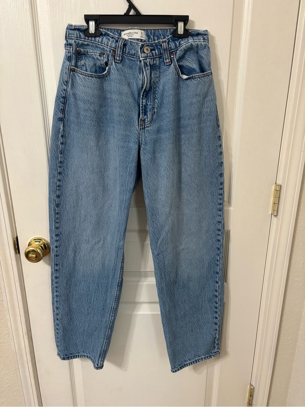 Abercrombie & Fitch women’s the taper jean high rise size 27/4 Short